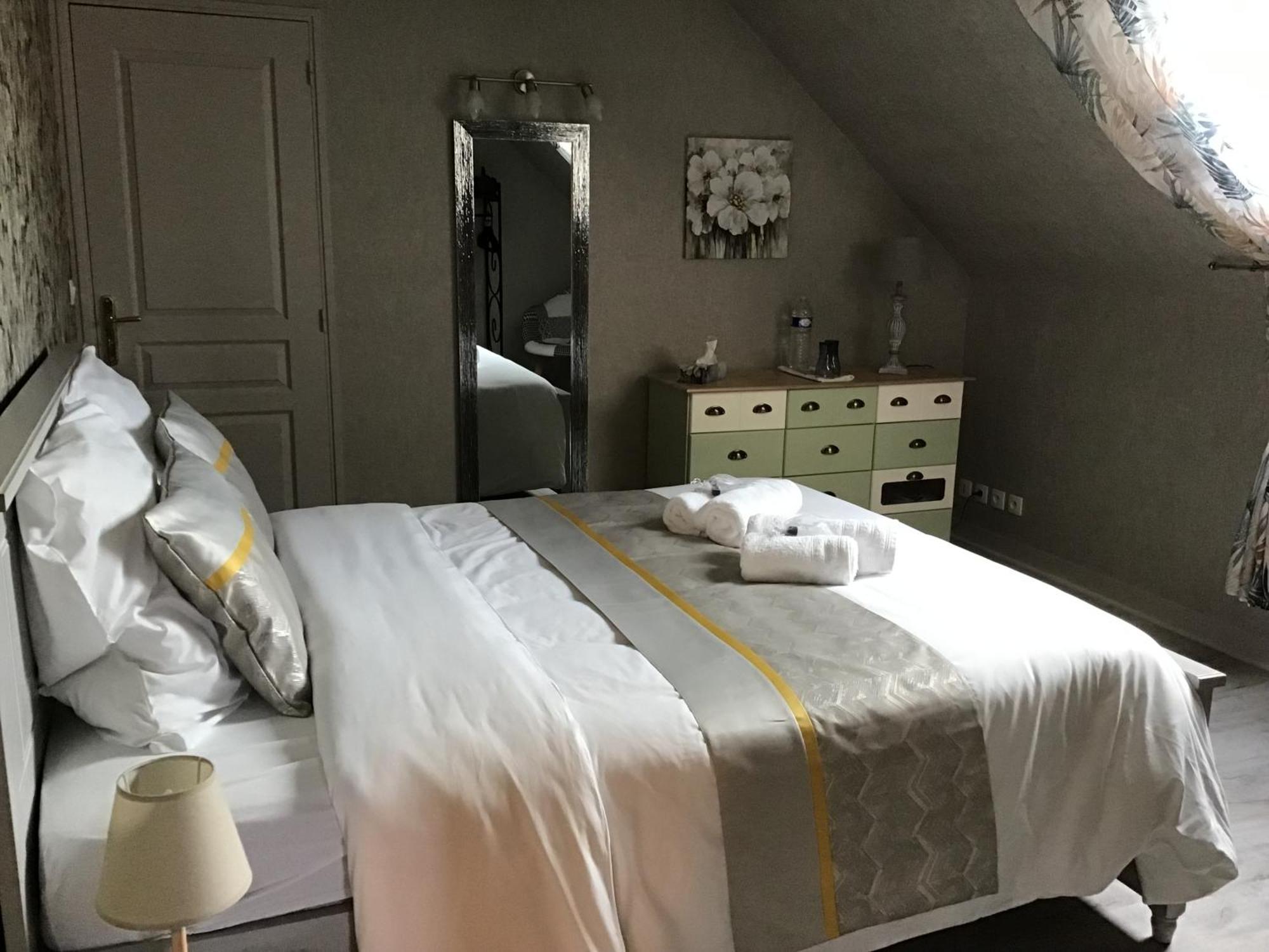 Des Roux Et Des Pious Suite De 35 A 60 M2 Et 3 Chambres Pour Groupe De 2 A 6 Personnes Civray-de-Touraine Dış mekan fotoğraf