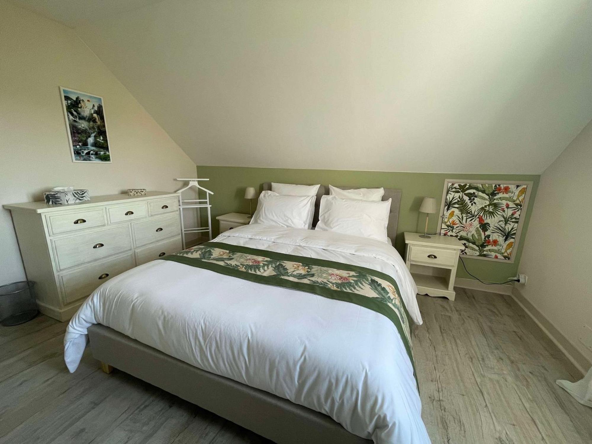 Des Roux Et Des Pious Suite De 35 A 60 M2 Et 3 Chambres Pour Groupe De 2 A 6 Personnes Civray-de-Touraine Dış mekan fotoğraf
