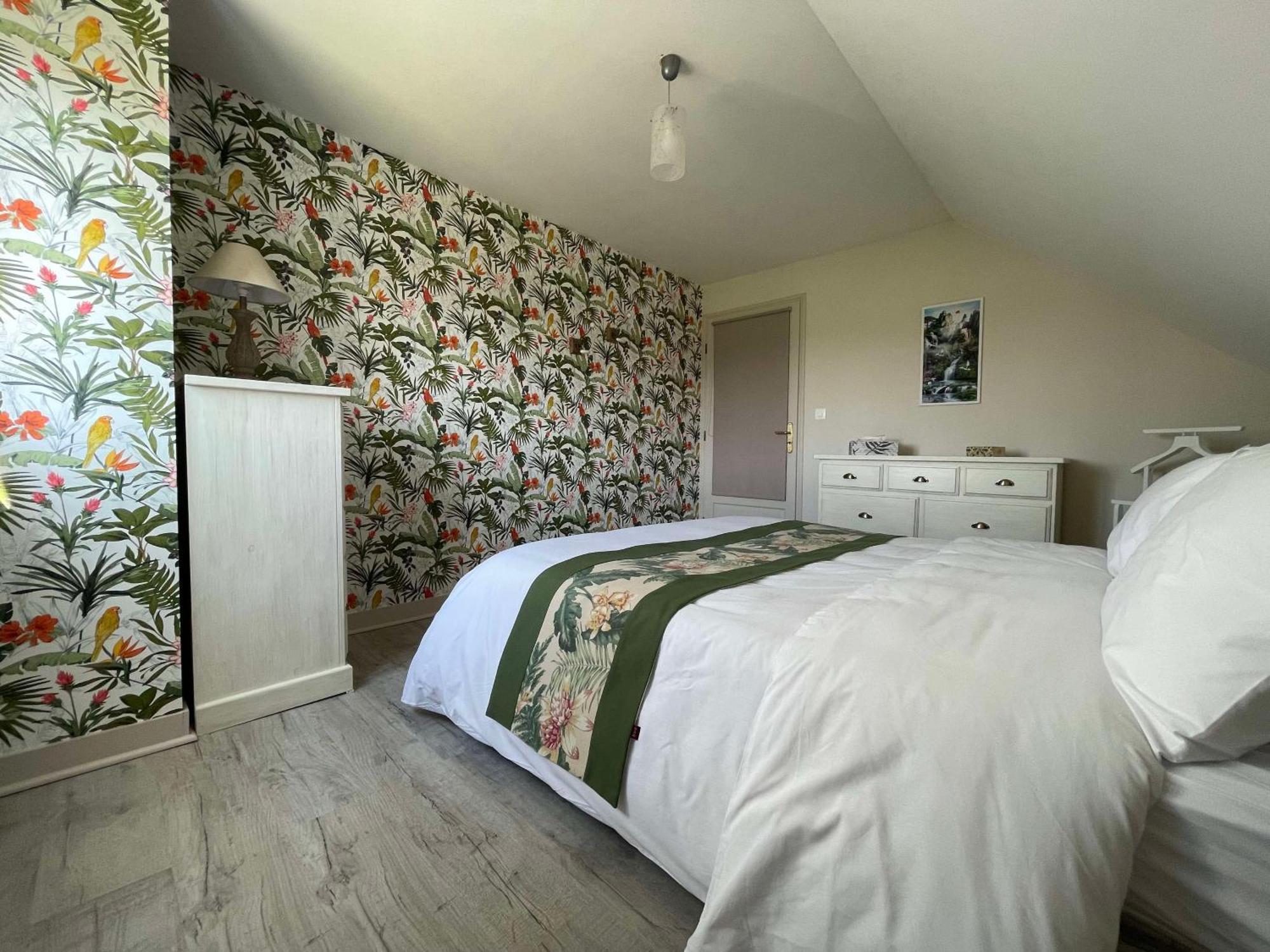 Des Roux Et Des Pious Suite De 35 A 60 M2 Et 3 Chambres Pour Groupe De 2 A 6 Personnes Civray-de-Touraine Dış mekan fotoğraf